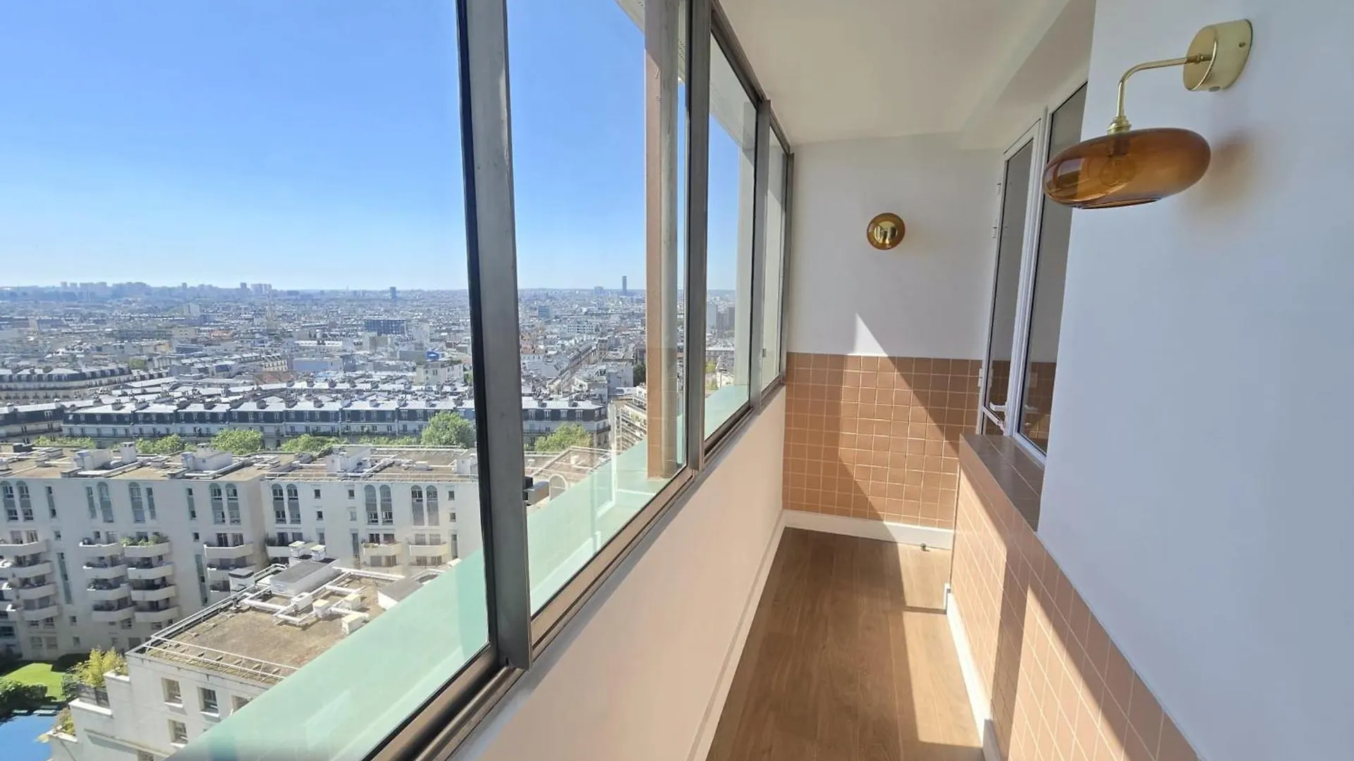 Spacious Apartment Near Belleville Parijs