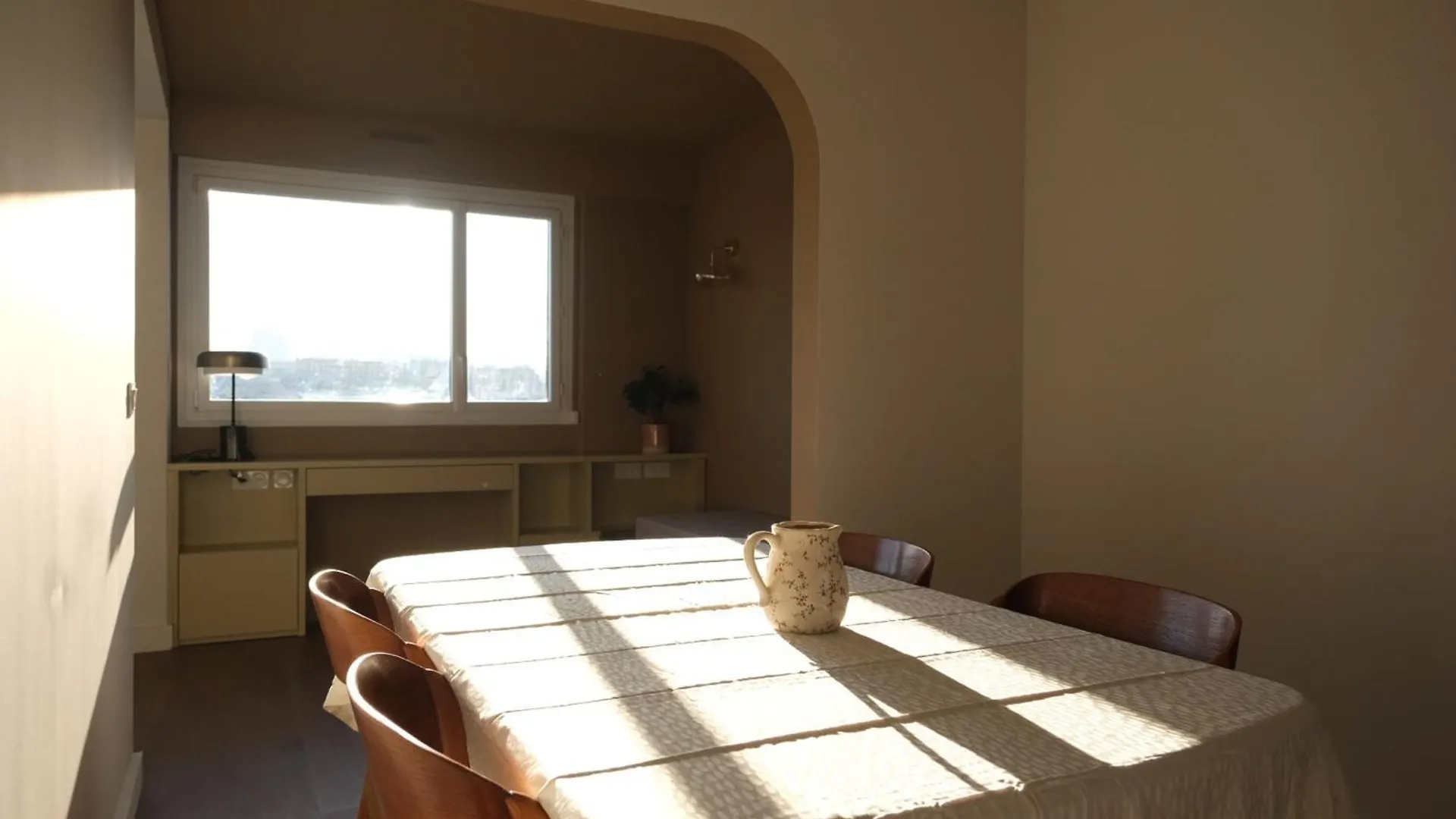 Spacious Apartment Near Belleville Parijs