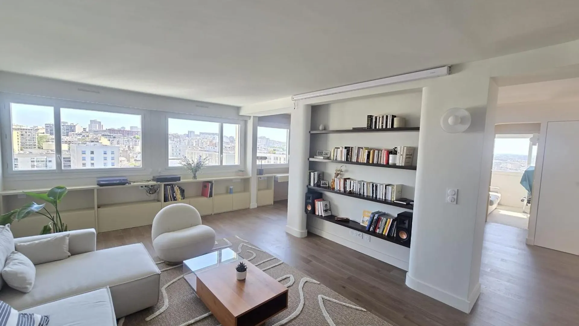 Spacious Apartment Near Belleville Parijs